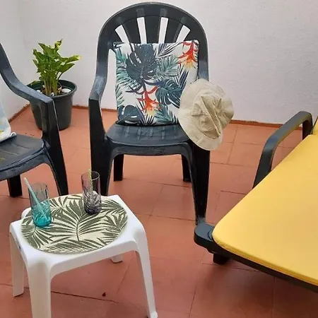 Casa Amarela Homestay *