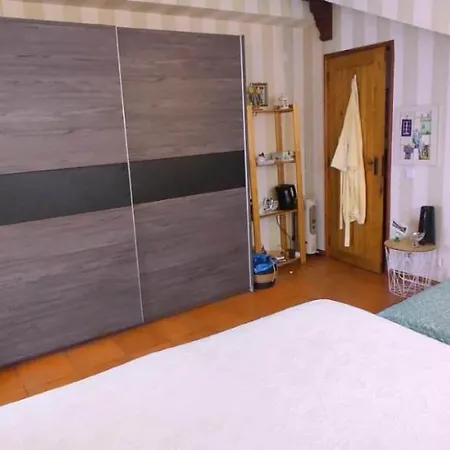 Casa Amarela Homestay *